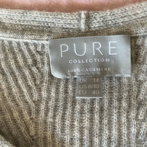 Gorgeous silver grey cashmere v neck sweater by Pure Cashmere, size 10. - Picture 5 of 11
